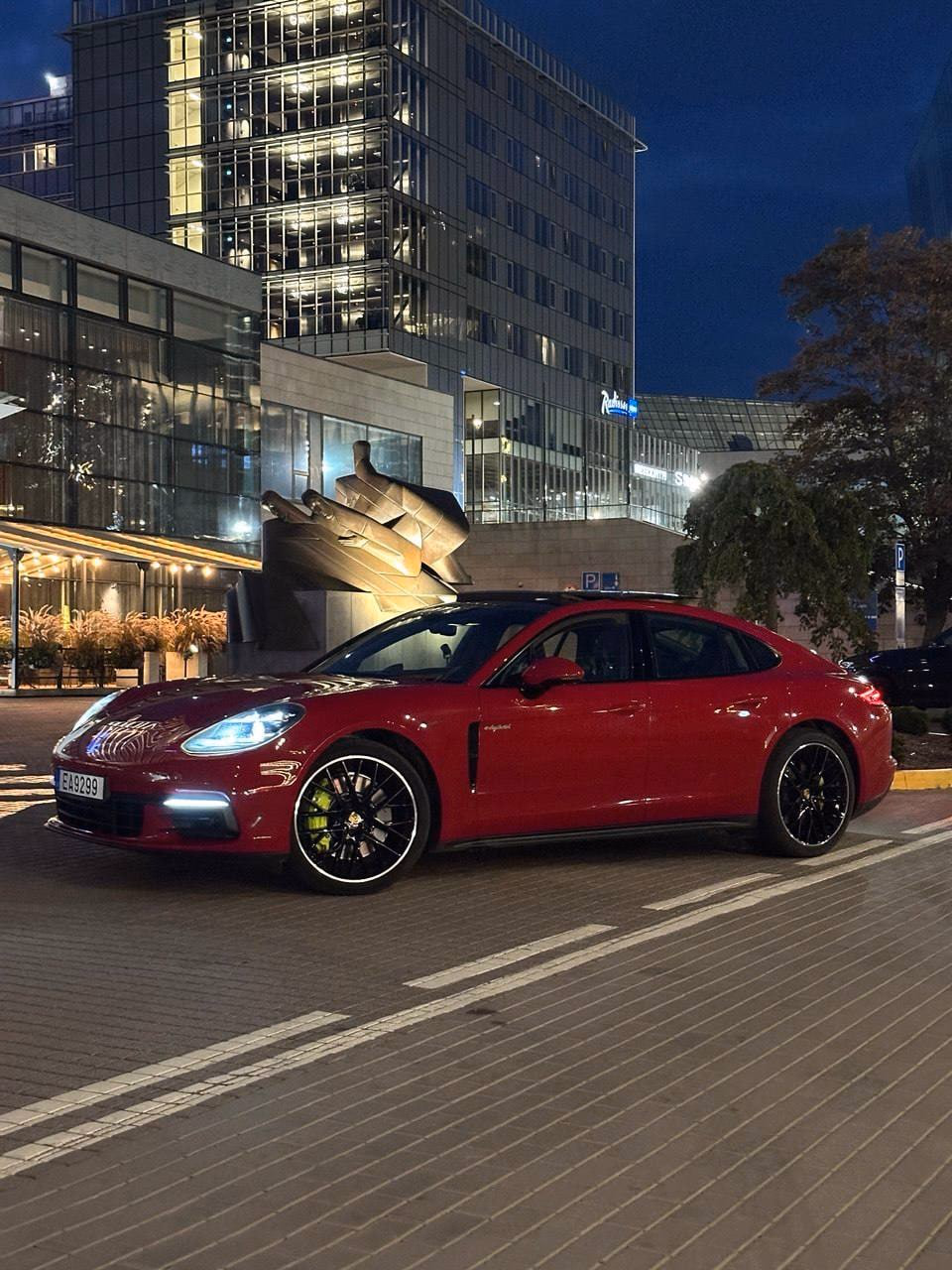 Porsche Panamera 4 E-Hybrid 3